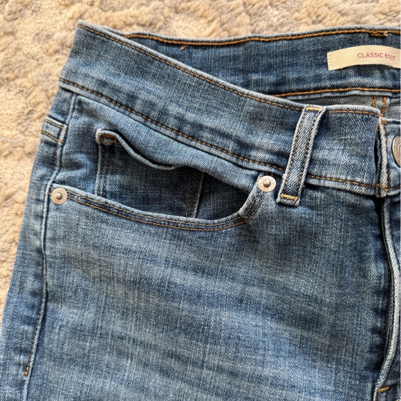 Levi's Women's Classic Boot Jeans in Dark Blue, 6 - Picture 5 of 7